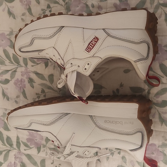 New Balance 327 Aries NWT - Picture 8 of 8